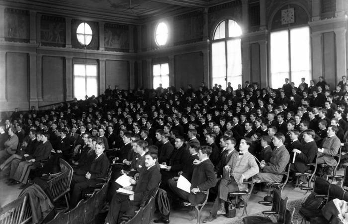 Lecture, ca. 1900